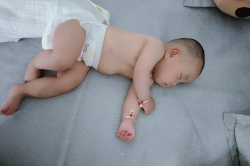 库尔勒三个月宝宝抬头不稳